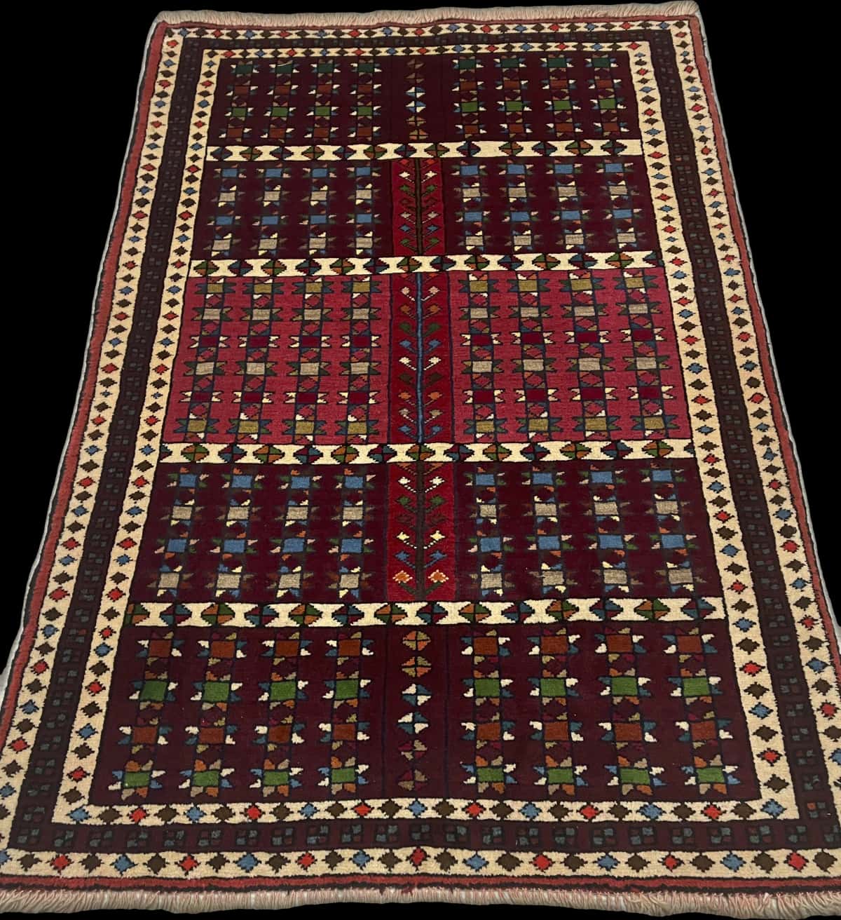 Persian rug of Quchan style in dimensions 171 centimeters length by 118 centimeters width with mainly red and brown colors — Perspective