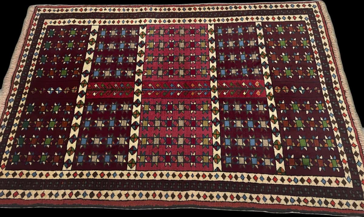 Persian rug of Quchan style in dimensions 171 centimeters length by 118 centimeters width with mainly red and brown colors — Perspective