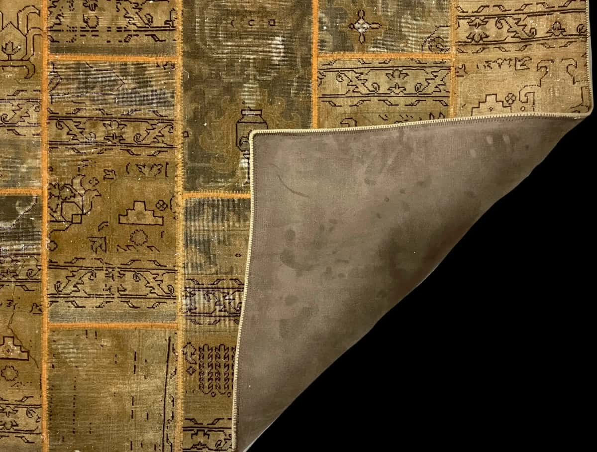 Persian rug of Rey style in dimensions 210 centimeters length by 150 centimeters width with mainly green colors — Folded
