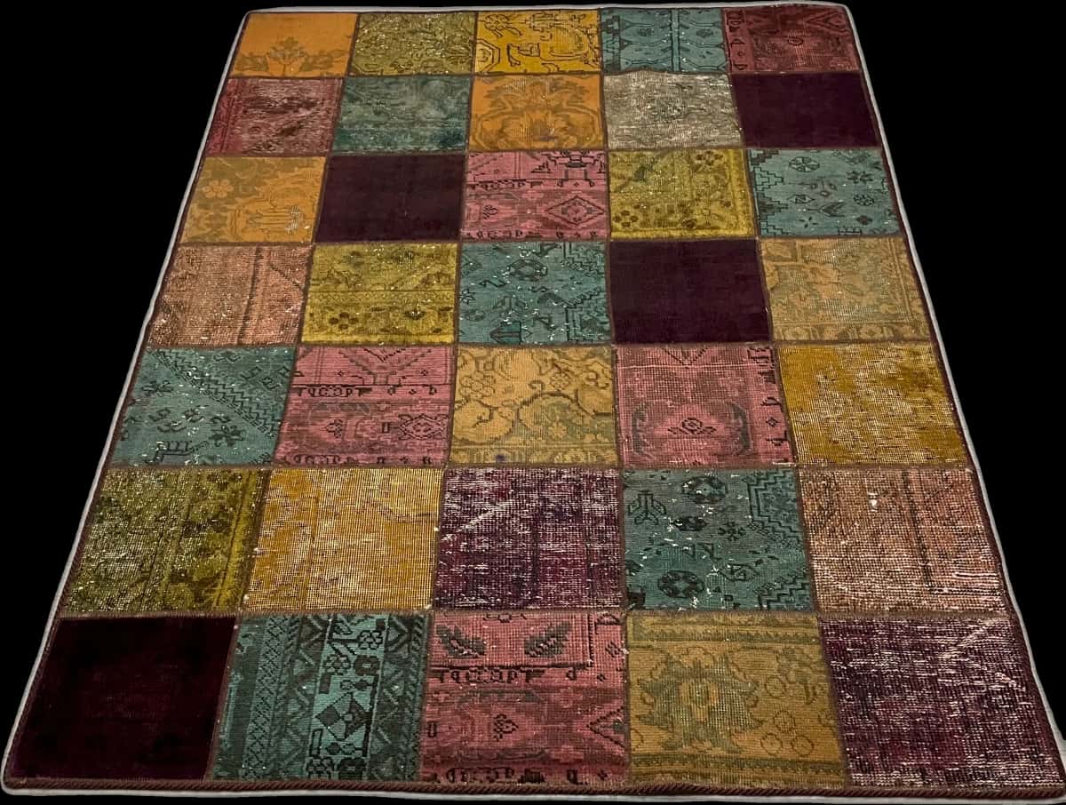 Persian rug of Rey style in dimensions 210 centimeters length by 150 centimeters width with mainly colorful colors — Perspective