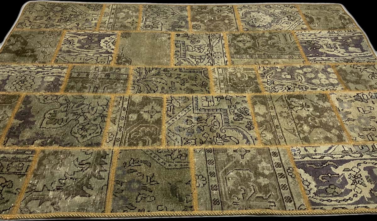 alfombra persa de estilo patchwork en dimensiones 202 centímetros de largo por 140 centímetros de ancho con colores principalmente verde — Perspectiva