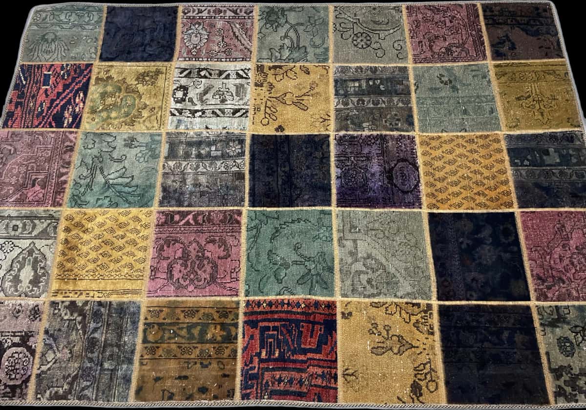alfombra persa de estilo patchwork en dimensiones 212 centímetros de largo por 152 centímetros de ancho con colores principalmente colorido — Perspectiva