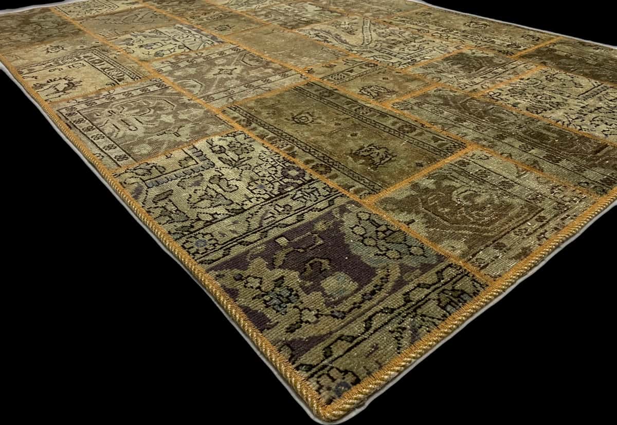 alfombra persa de estilo patchwork en dimensiones 203 centímetros de largo por 140 centímetros de ancho con colores principalmente verde — Esquina y borde
