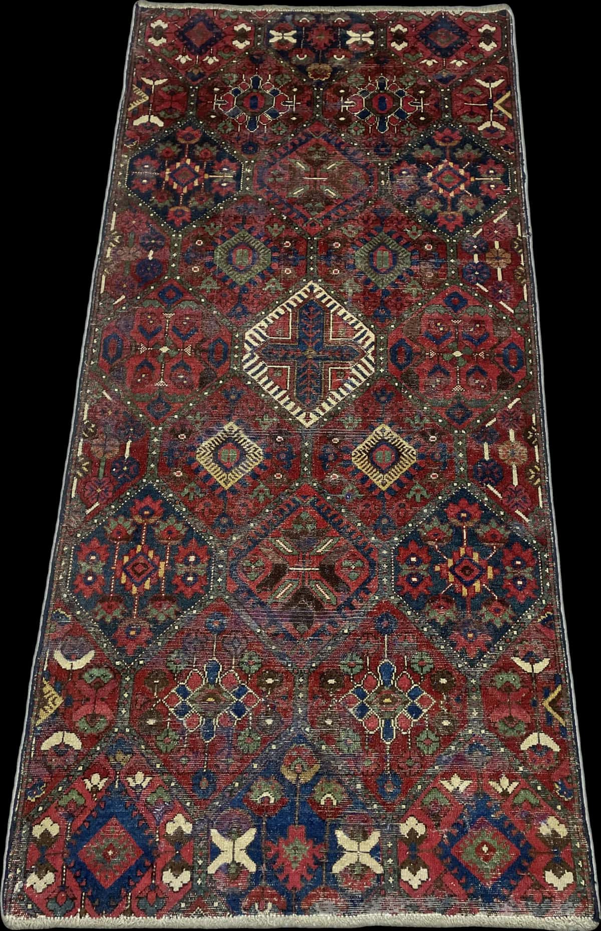 Persian rug of Bakhtiari style in dimensions 220 centimeters length by 105 centimeters width with mainly red and blue colors — Perspective