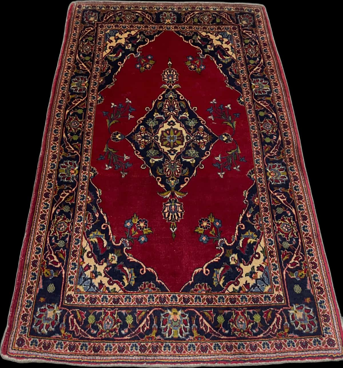 Persian rug of Kashan style in dimensions 137 centimeters length by 83 centimeters width with mainly red colors — Perspective