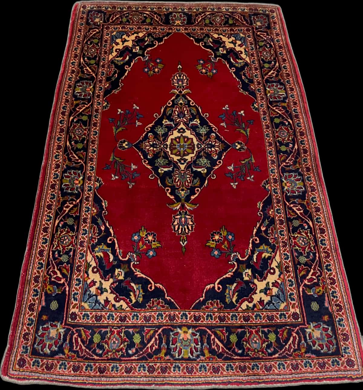 Persian rug of Kashan style in dimensions 137 centimeters length by 83 centimeters width with mainly red colors — Perspective