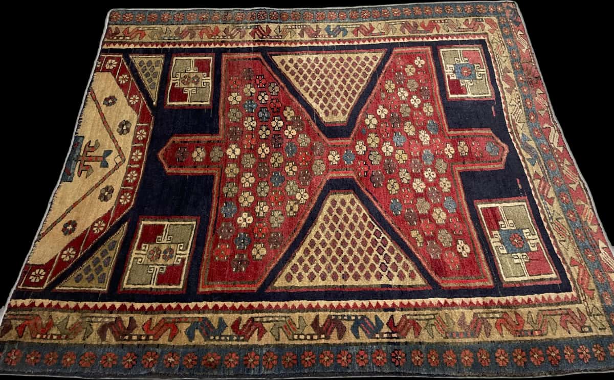 Persian rug of Meshginshahr style in dimensions 134 centimeters length by 116 centimeters width with mainly blue and red colors — Perspective