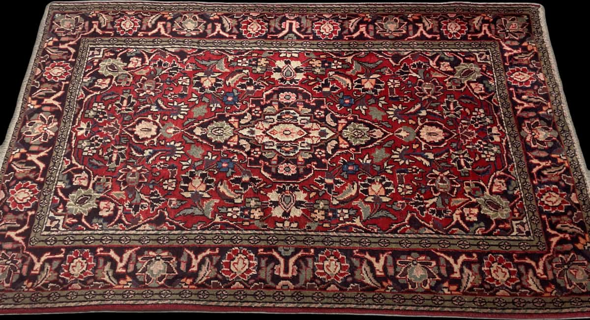 Persian rug of Aran va Bidgol style in dimensions 200 centimeters length by 125 centimeters width with mainly red and green colors — Perspective