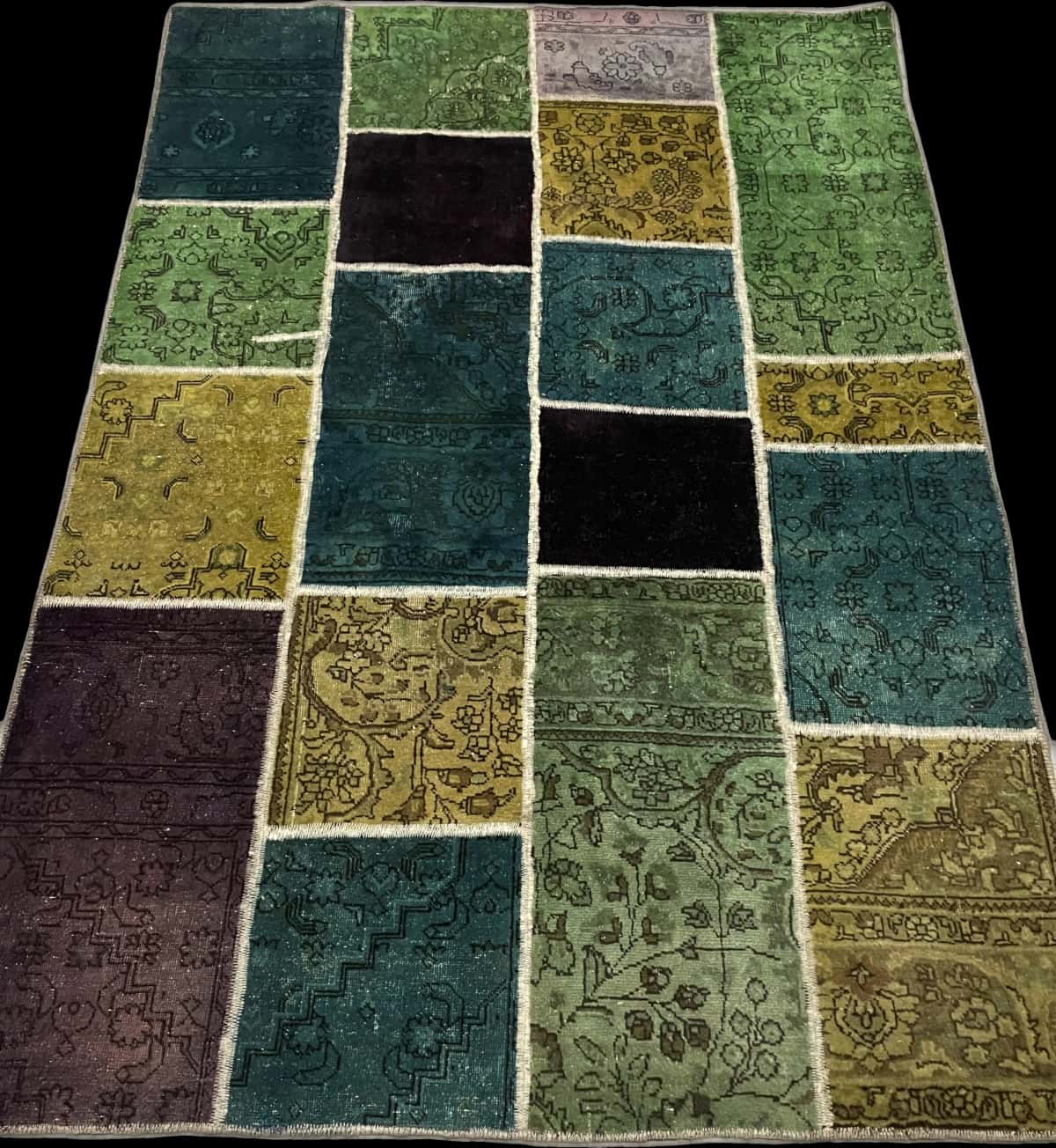 alfombra persa de estilo patchwork en dimensiones 200 centímetros de largo por 140 centímetros de ancho — Perspectiva