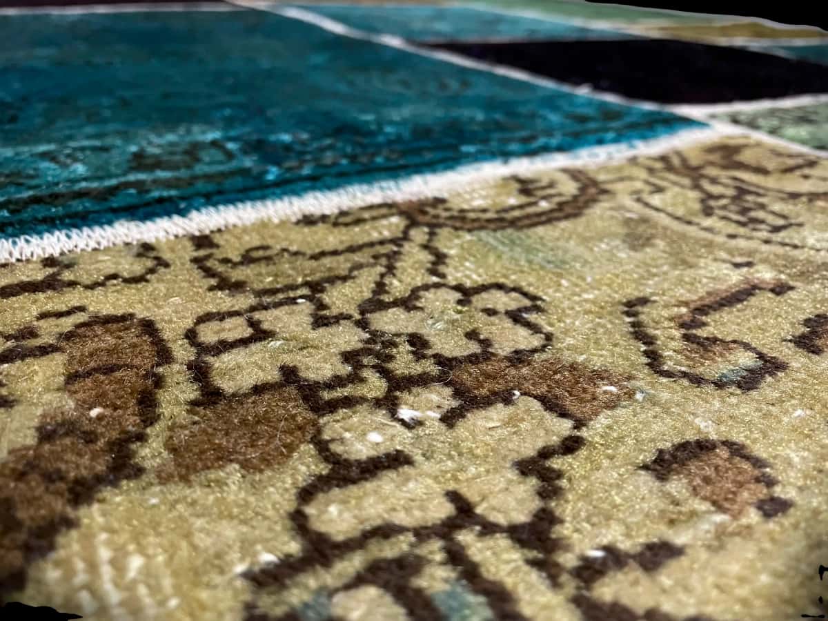 Persian rug of Rey style in dimensions 200 centimeters length by 140 centimeters width with mainly colorful colors — Texture close-up