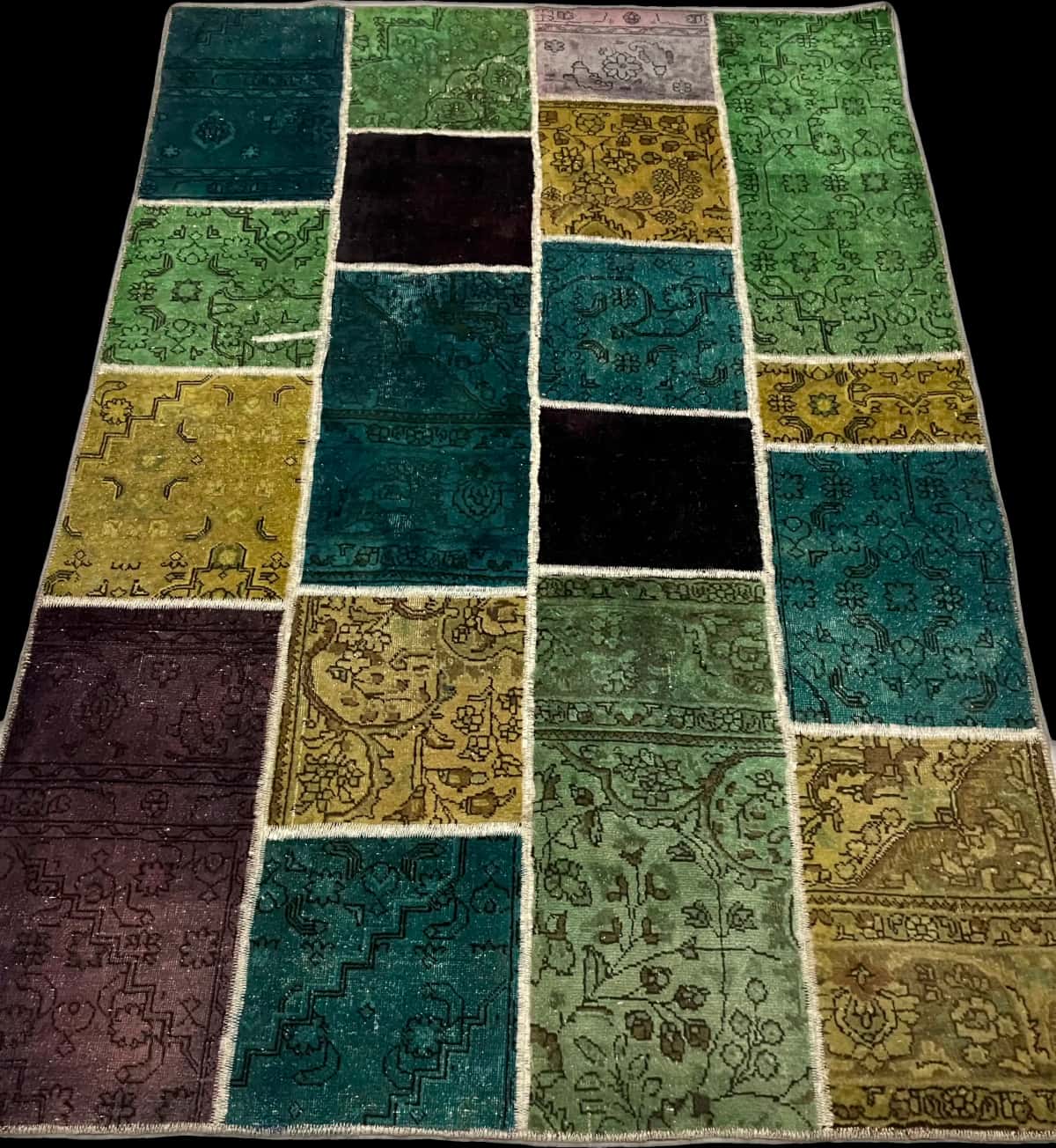 Persian rug of Rey style in dimensions 200 centimeters length by 140 centimeters width with mainly colorful colors — Perspective