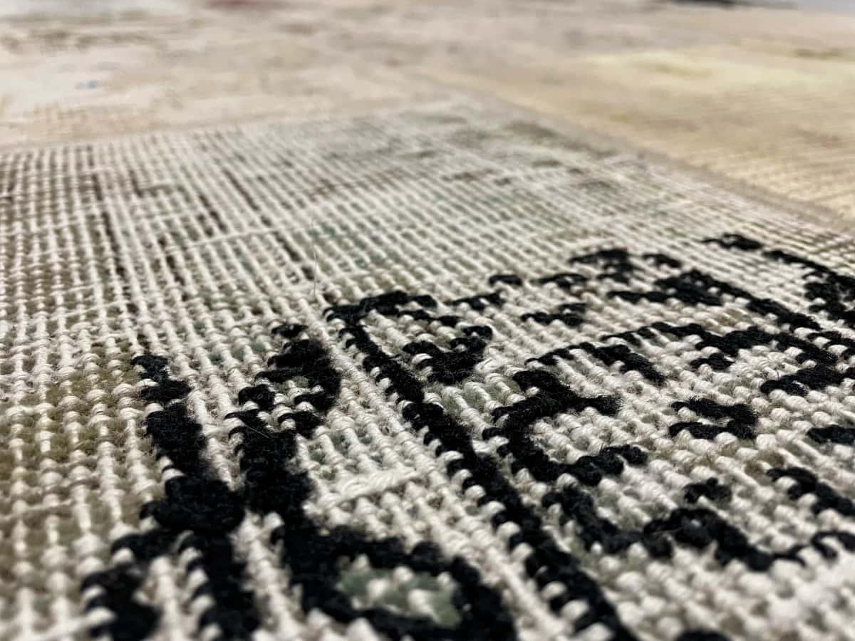 Dywan patchwork perski Rey, 150x200 cm, głównie beżowy i biały — Zbliżenie na splot