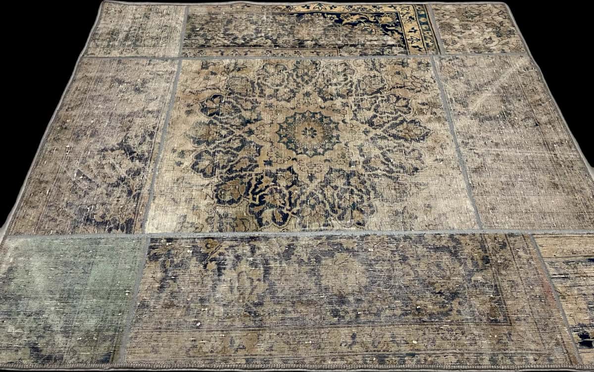 Persian rug of Rey style in dimensions 178 centimeters length by 160 centimeters width with mainly beige and white colors — Perspective