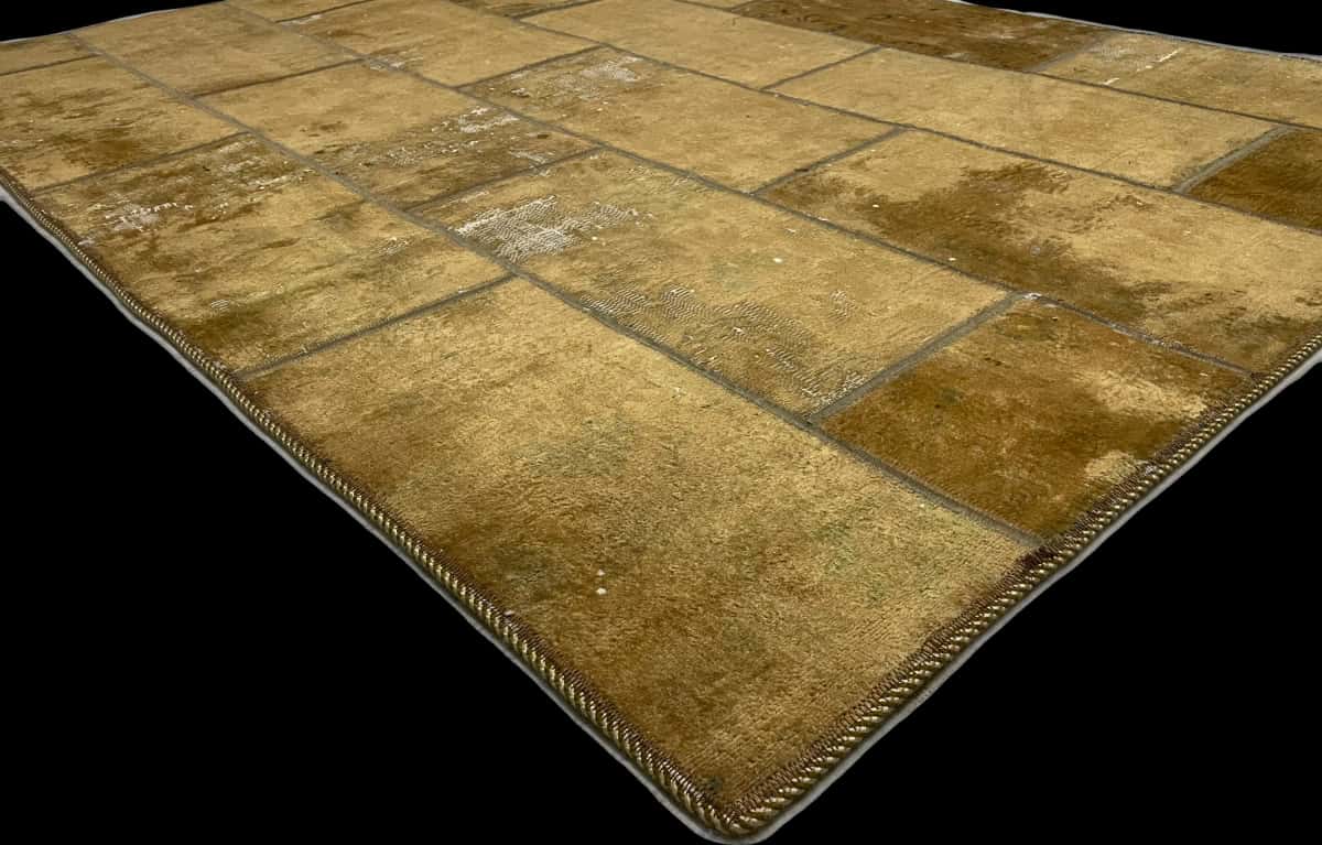 Persian rug of Patchwork style in dimensions 202 centimeters length by 150 centimeters width with mainly yellow colors — Corner & edge