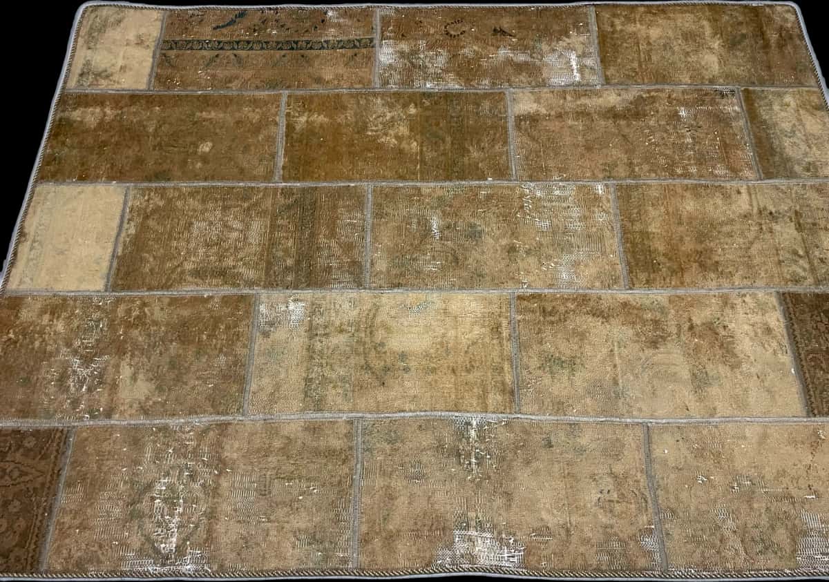 Persian rug of Rey style in dimensions 203 centimeters length by 151 centimeters width with mainly yellow colors — Perspective