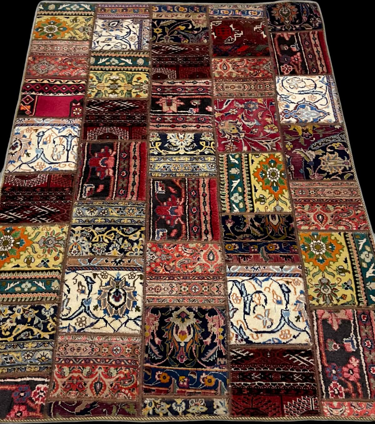 Persian rug of Patchwork style in dimensions 202 centimeters length by 150 centimeters width with mainly red and colorful colors — Perspective