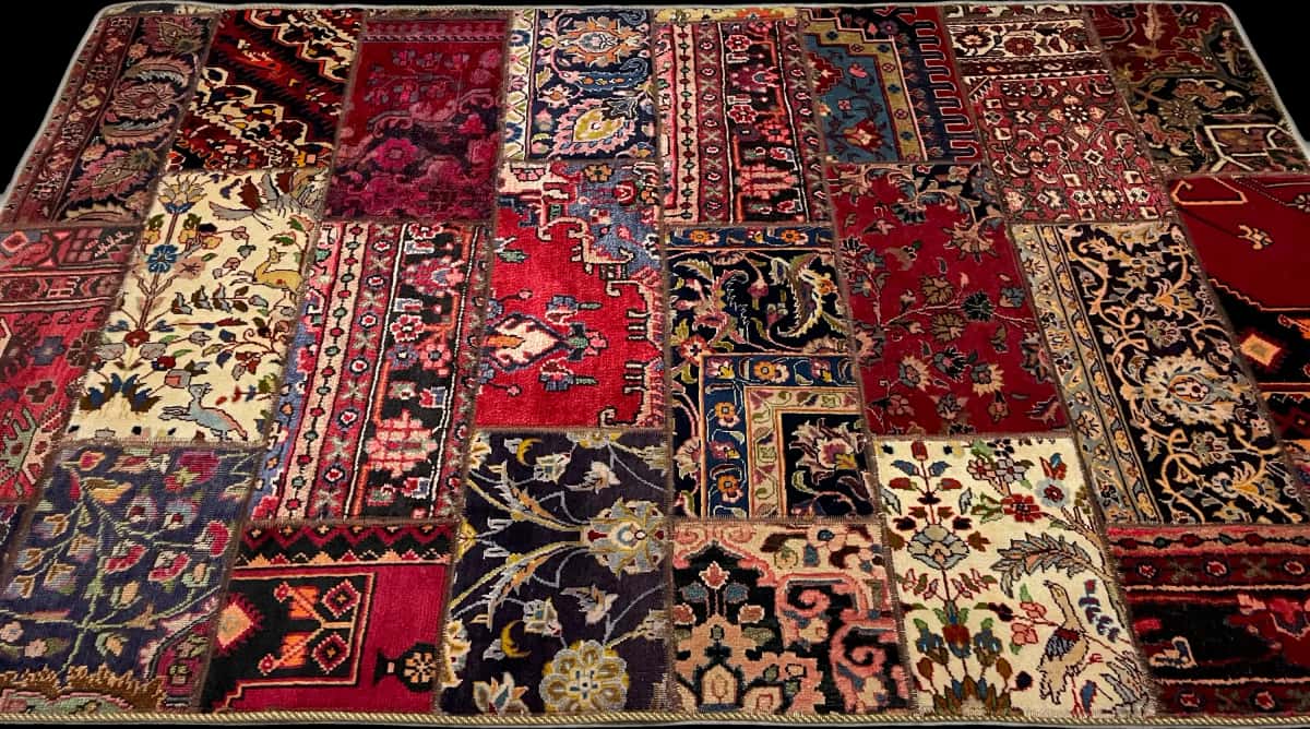 Persian rug of Rey style in dimensions 235 centimeters length by 151 centimeters width with mainly red colors — Perspective