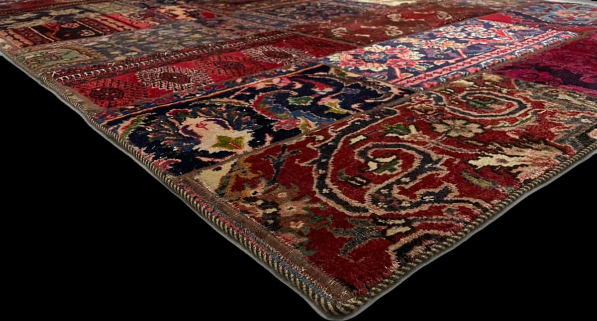 alfombra persa de estilo sumak en dimensiones 237 centímetros de largo por 150 centímetros de ancho con colores principalmente rojo — Esquina y borde