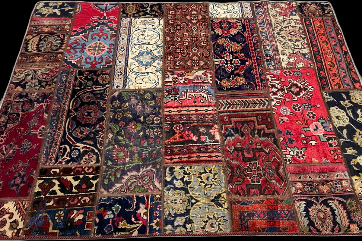 Persian rug of Rey style in dimensions 202 centimeters length by 152 centimeters width with mainly red and blue colors — Perspective