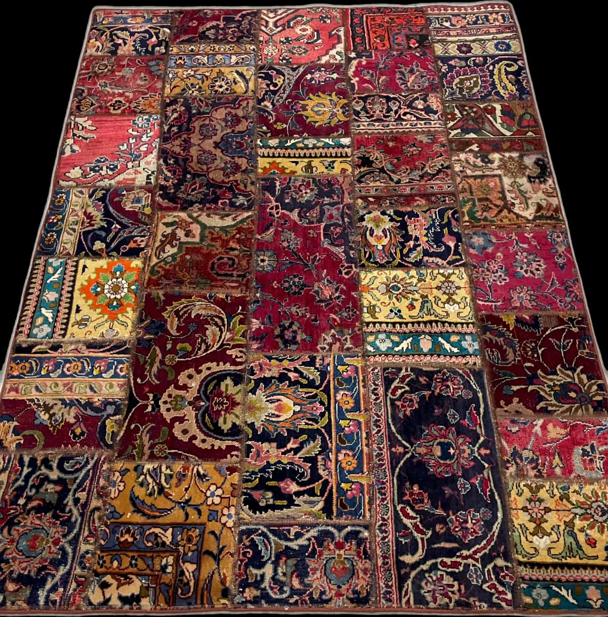 Persian rug of Rey style in dimensions 200 centimeters length by 150 centimeters width with mainly red and colorful colors — Perspective