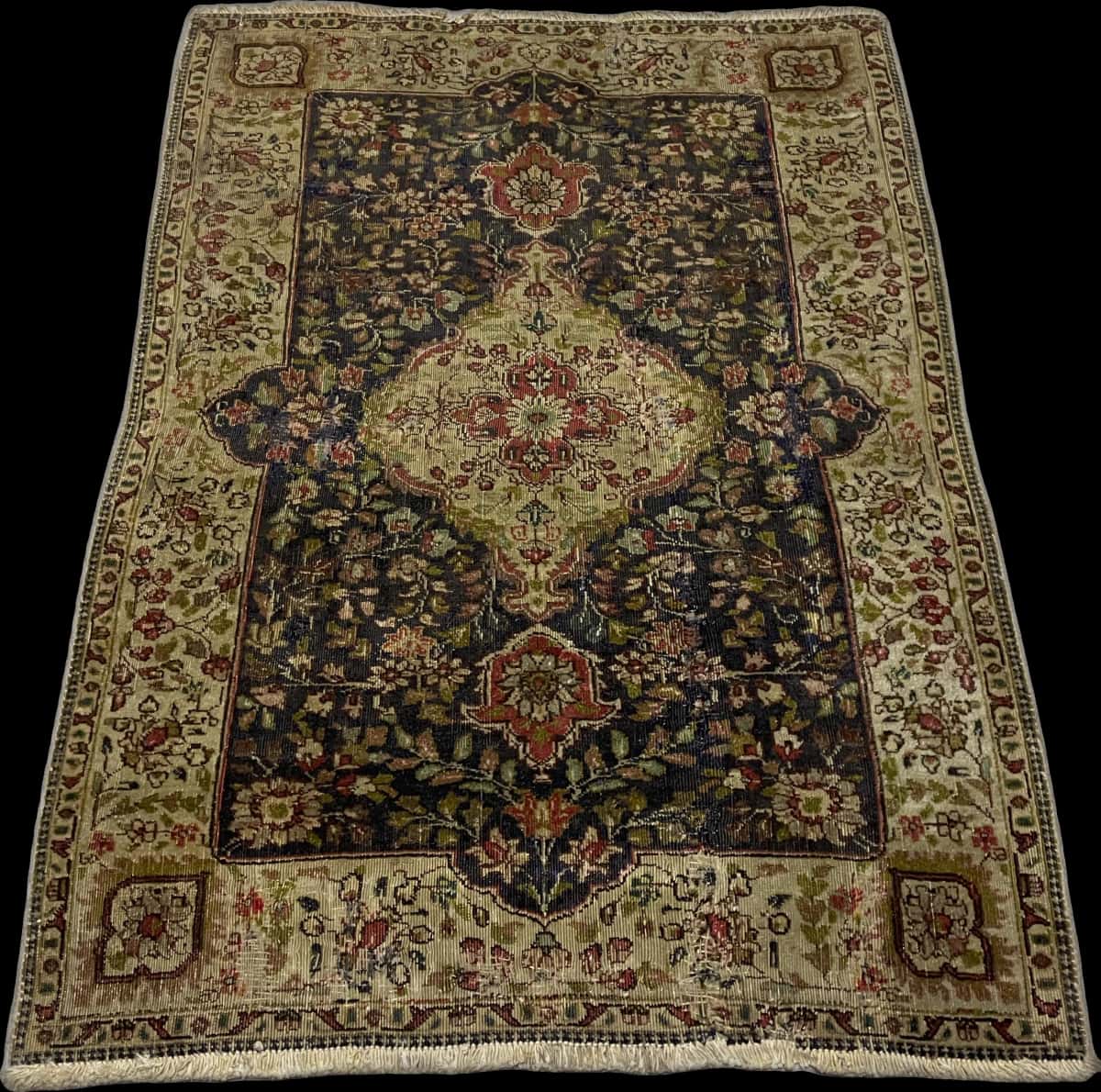 Persian rug of Tabriz style in dimensions 153 centimeters length by 110 centimeters width with mainly green and blue colors — Perspective