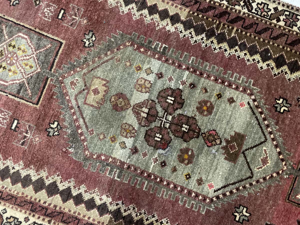 Persian rug of Zanjan style in dimensions 215 centimeters length by 100 centimeters width with mainly green and brown colors — Perspective