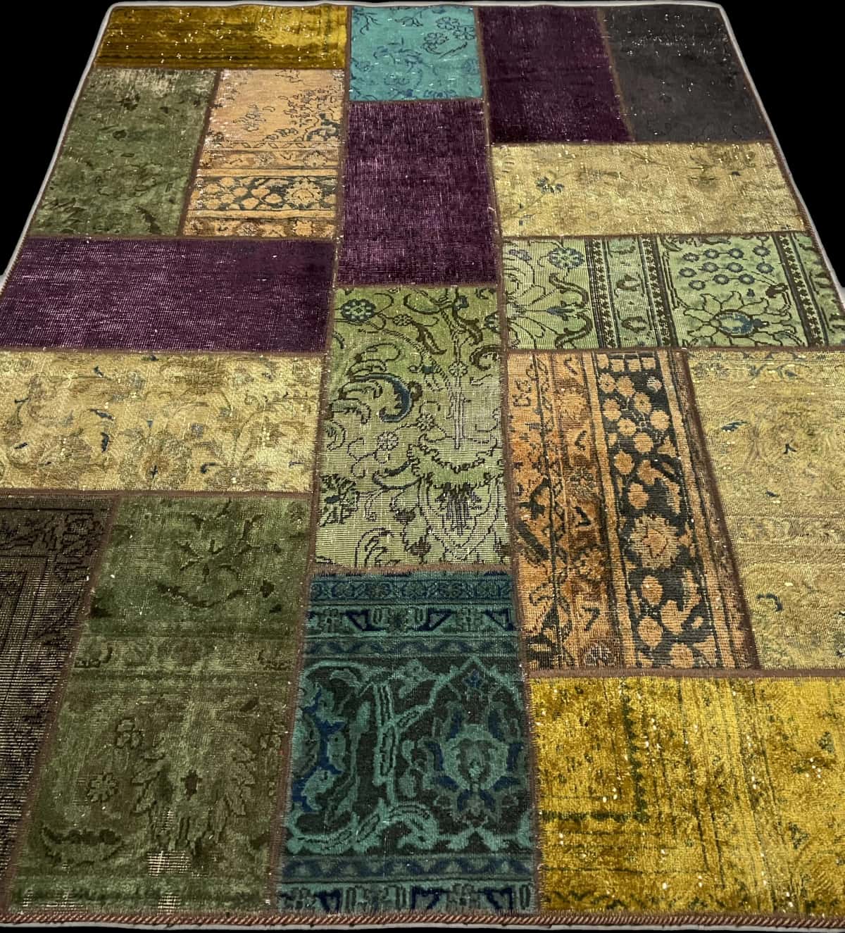 alfombra persa de estilo patchwork en dimensiones 210 centímetros de largo por 152 centímetros de ancho con colores principalmente colorido — Perspectiva