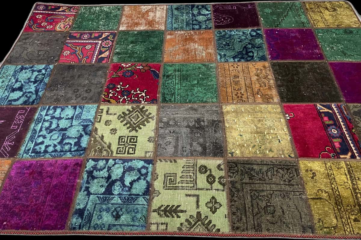 alfombra persa de estilo patchwork en dimensiones 210 centímetros de largo por 152 centímetros de ancho con colores principalmente colorido — Perspectiva