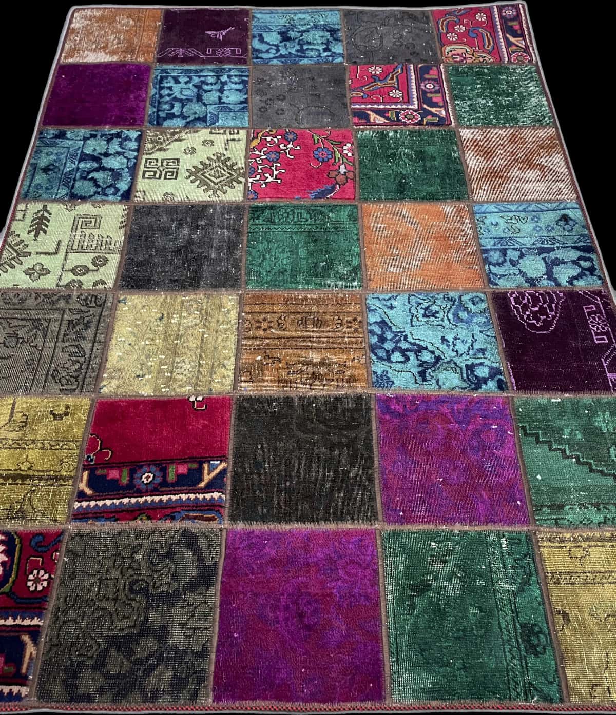 alfombra persa de estilo patchwork en dimensiones 210 centímetros de largo por 152 centímetros de ancho con colores principalmente colorido — Perspectiva
