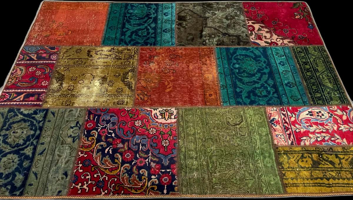 Persian rug of Rey style in dimensions 202 centimeters length by 152 centimeters width with mainly colorful colors — Perspective