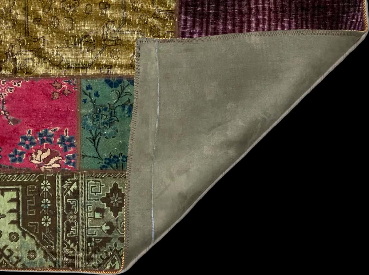 Persian rug of Rey style in dimensions 205 centimeters length by 152 centimeters width with mainly colorful colors — Folded