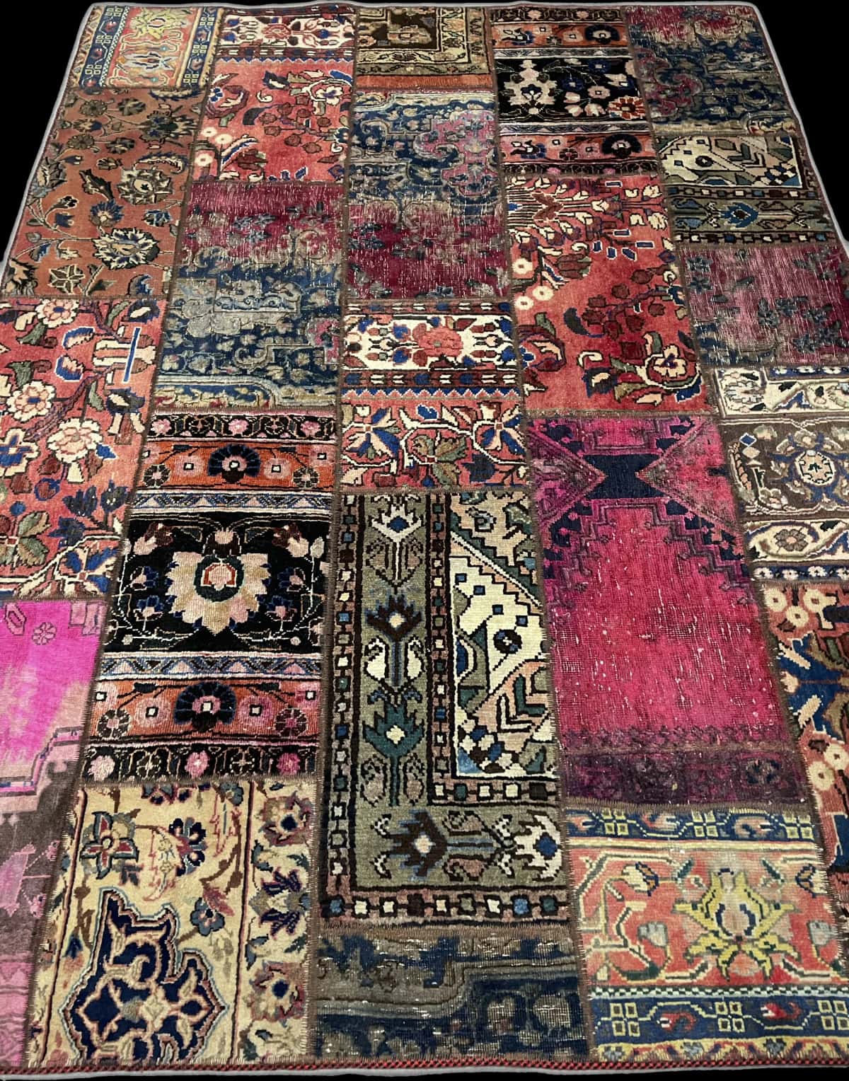 Persian rug of Patchwork style in dimensions 204 centimeters length by 151 centimeters width with mainly red colors — Perspective