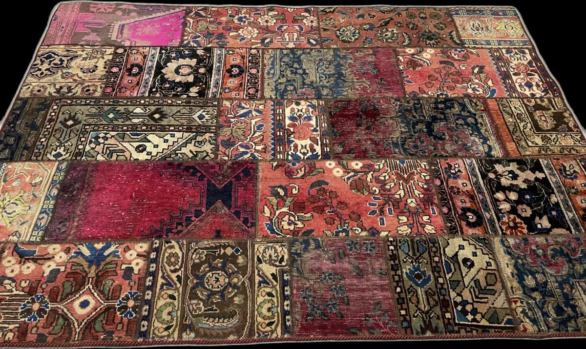 Persian rug of Patchwork style in dimensions 204 centimeters length by 151 centimeters width with mainly red colors — Perspective