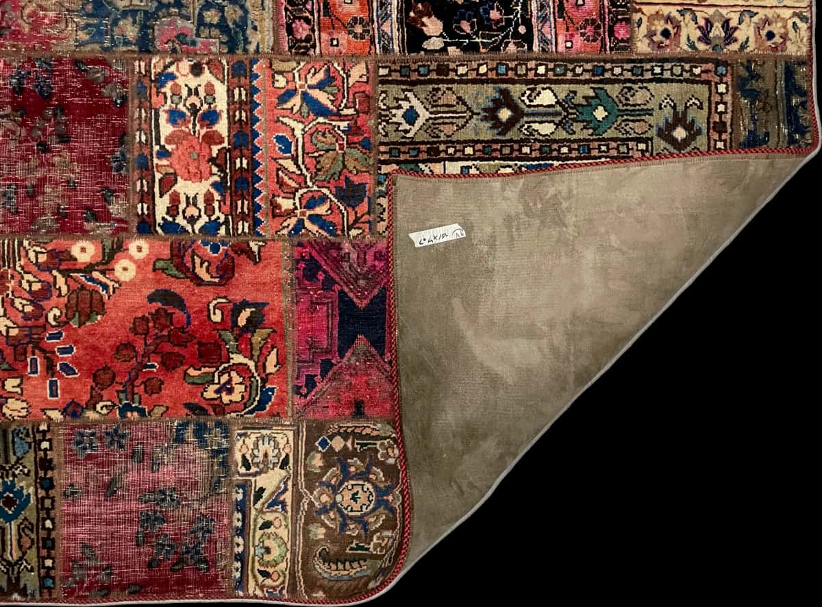 Persian rug of Rey style in dimensions 204 centimeters length by 151 centimeters width with mainly red colors — Folded