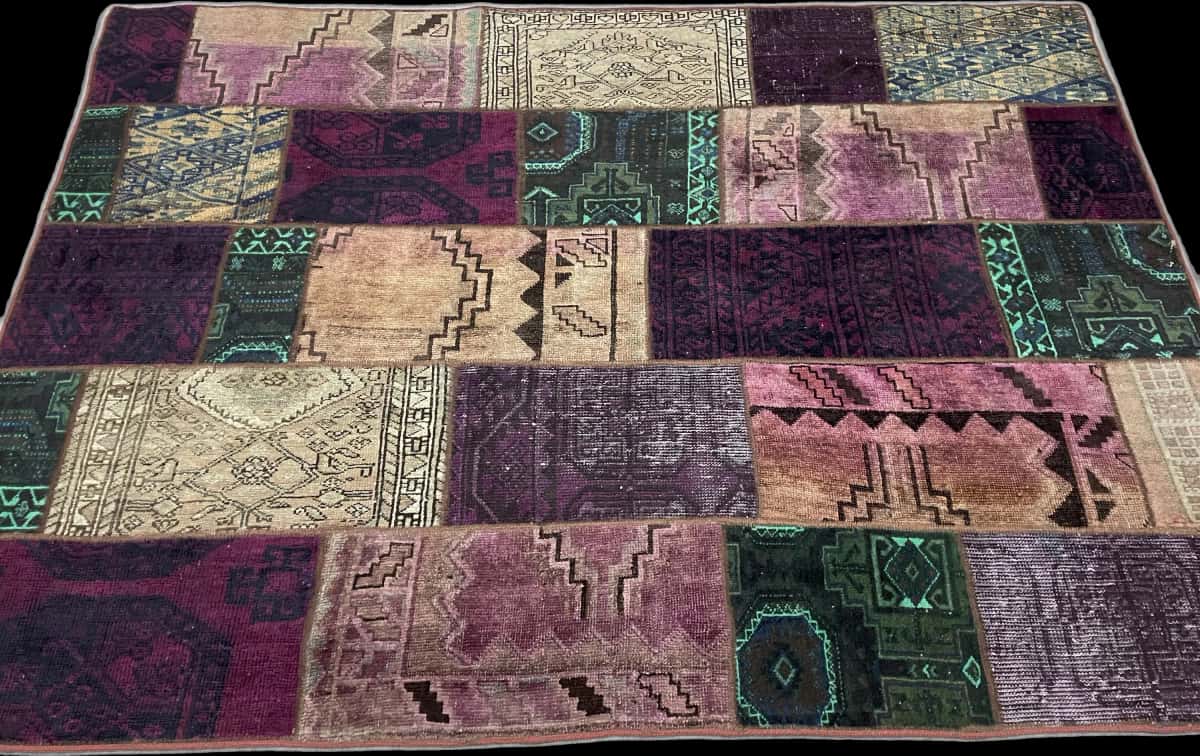 Persian rug of Patchwork style in dimensions 206 centimeters length by 150 centimeters width with mainly green and purple colors — Perspective