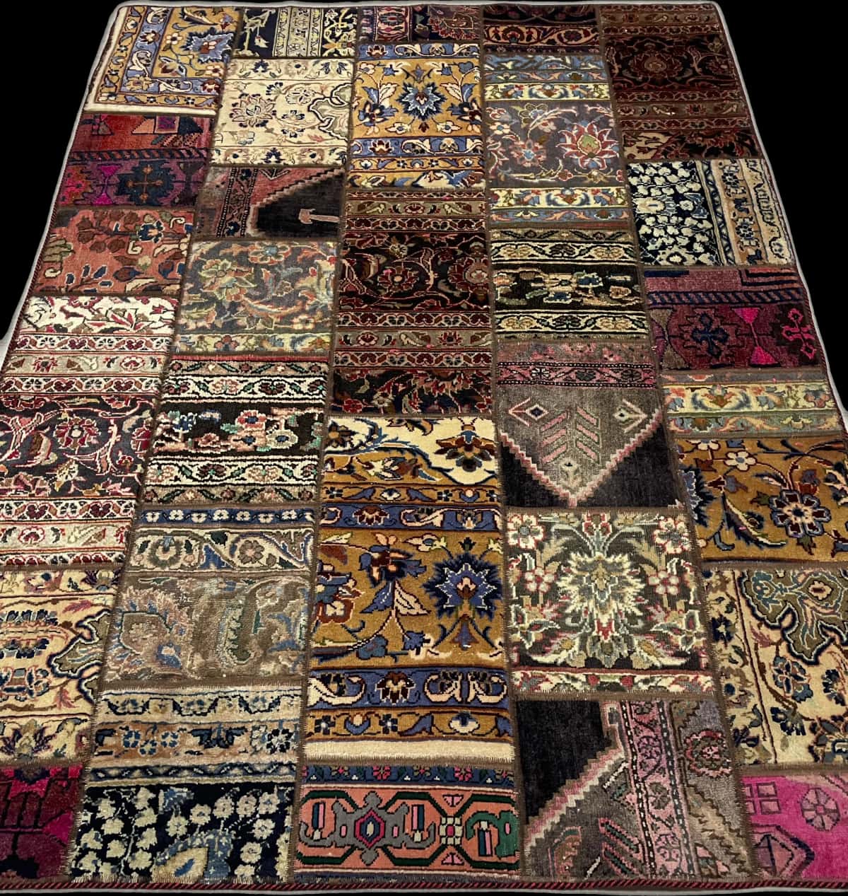 Persian rug of Patchwork style in dimensions 205 centimeters length by 150 centimeters width with mainly beige and red colors — Perspective