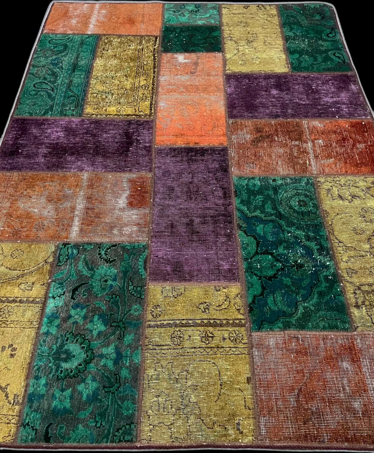 Persian rug of Rey style in dimensions 210 centimeters length by 150 centimeters width with mainly colorful colors — Perspective