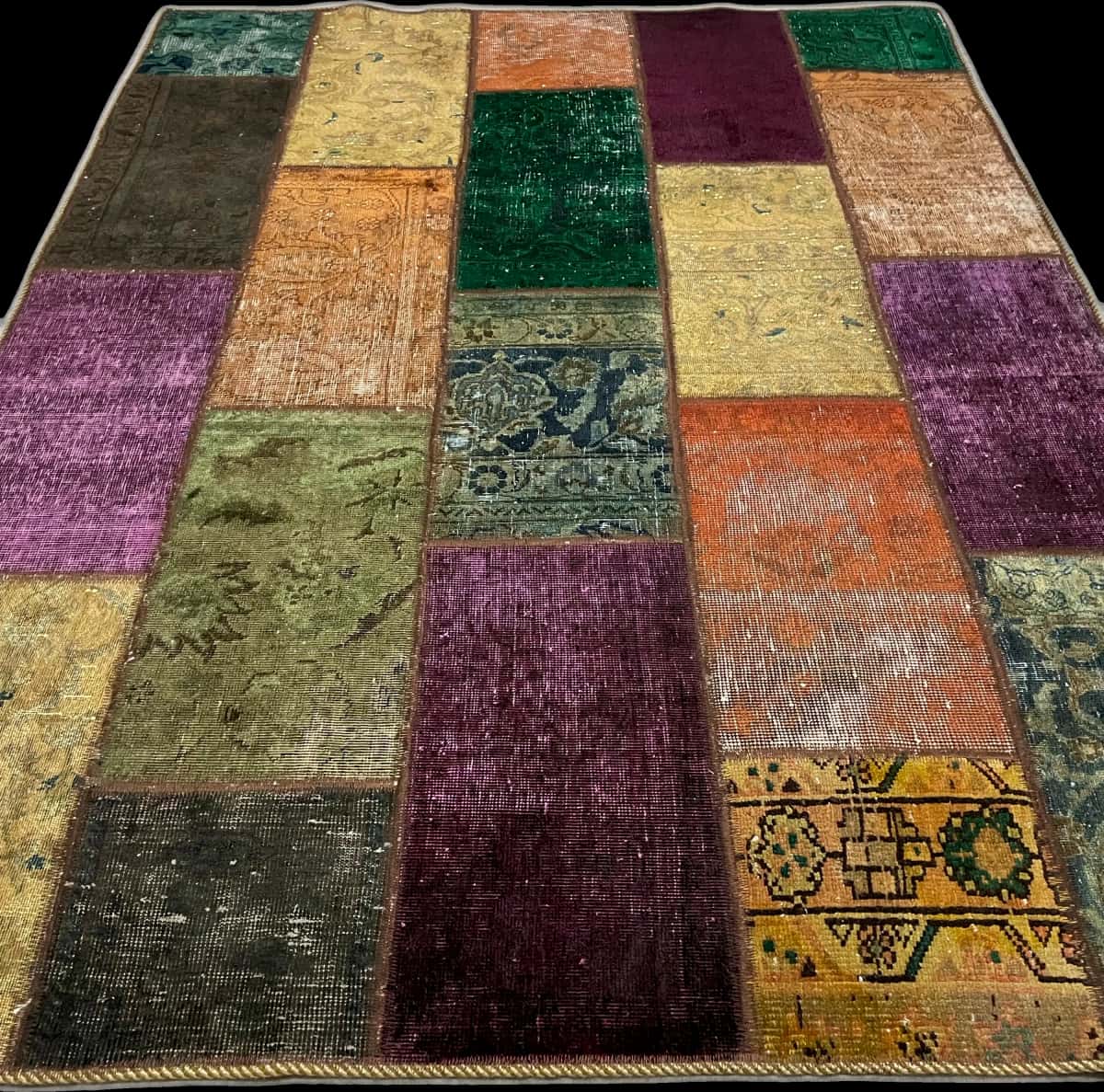 Persian rug of Rey style in dimensions 205 centimeters length by 152 centimeters width with mainly colorful colors — Perspective