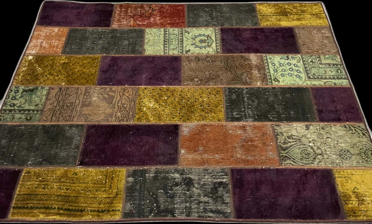 Persian rug of Patchwork style in dimensions 200 centimeters length by 153 centimeters width with mainly colorful colors — Perspective