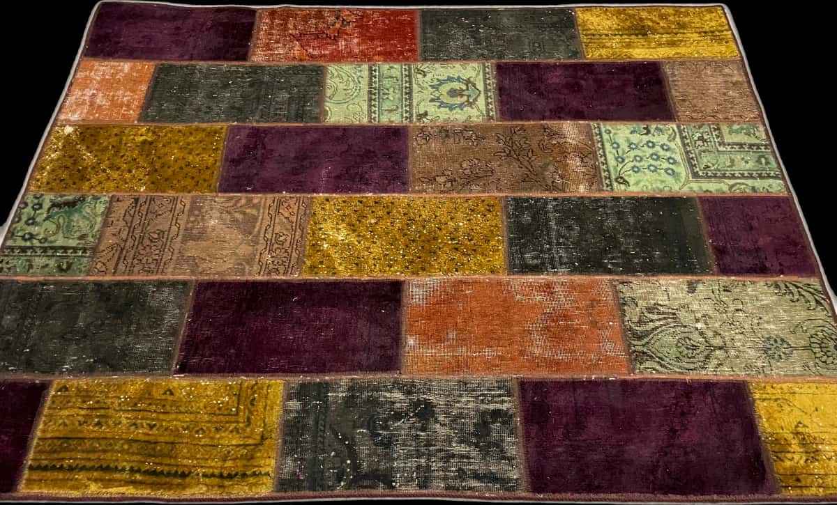 Persian rug of Rey style in dimensions 200 centimeters length by 153 centimeters width with mainly colorful colors — Perspective
