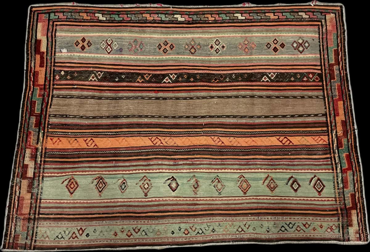 Persian rug of Sumak style in dimensions 148 centimeters length by 108 centimeters width with mainly brown and turquoise colors — Perspective