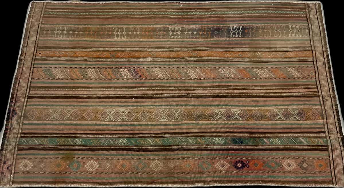 Persian rug of Sumak style in dimensions 189 centimeters length by 116 centimeters width with mainly brown colors — Perspective