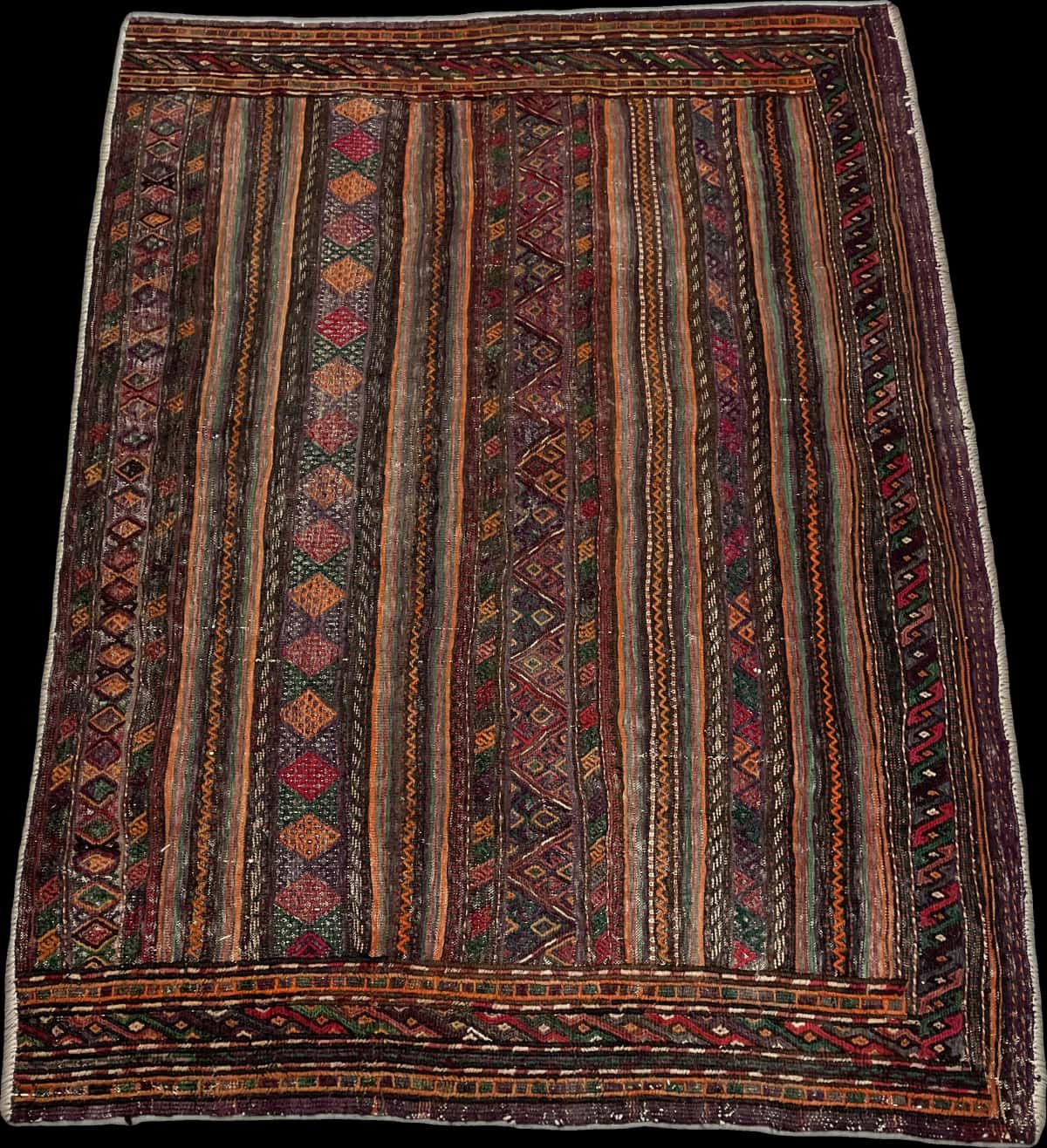 Persian rug of Sumak style in dimensions 156 centimeters length by 113 centimeters width with mainly purple and brown colors — Perspective