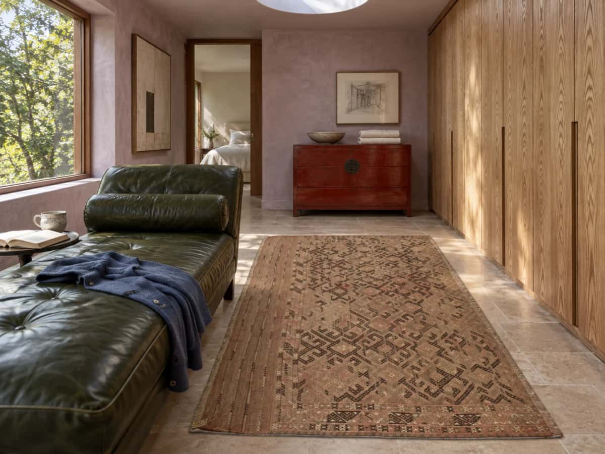 Persian Sumak Kilim rug, vintage, 119x214 cm, mainly beige and brown — In a room