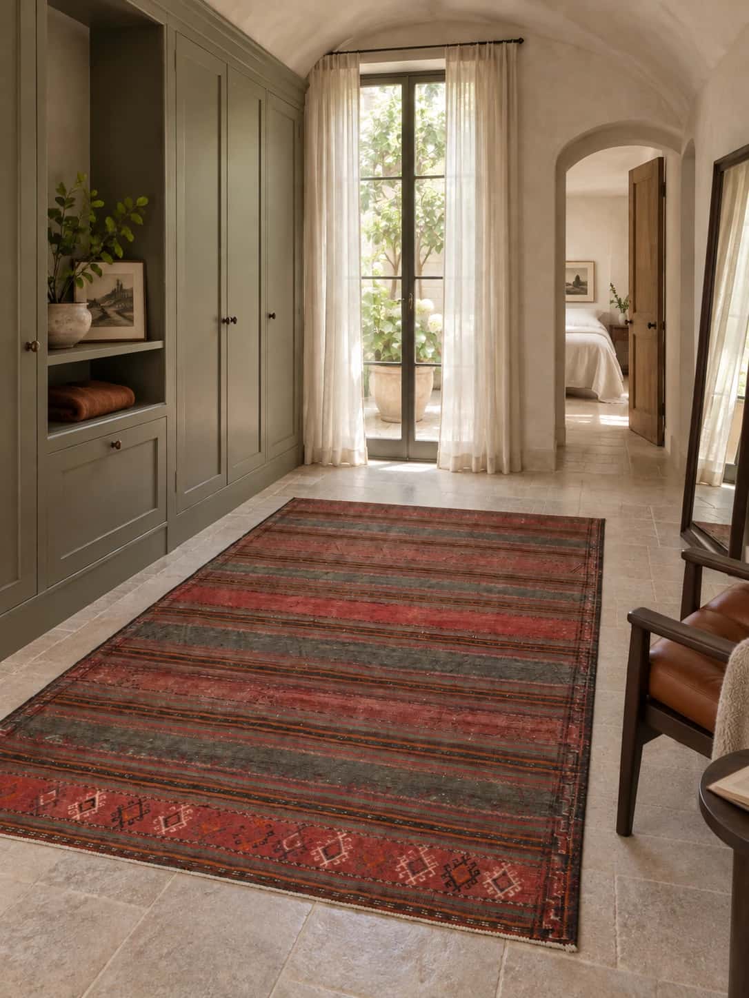Alfombra patchwork persa kilim sumak, 143x183 cm, de colores variados — En una habitación