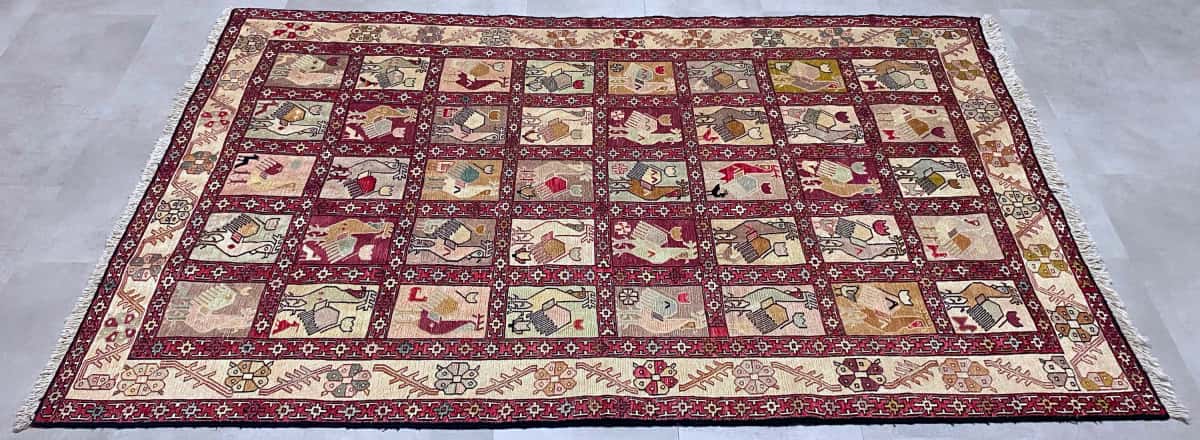 Persian rug in dimensions 188 centimeters length by 118 centimeters width with mainly beige and red colors — Perspective
