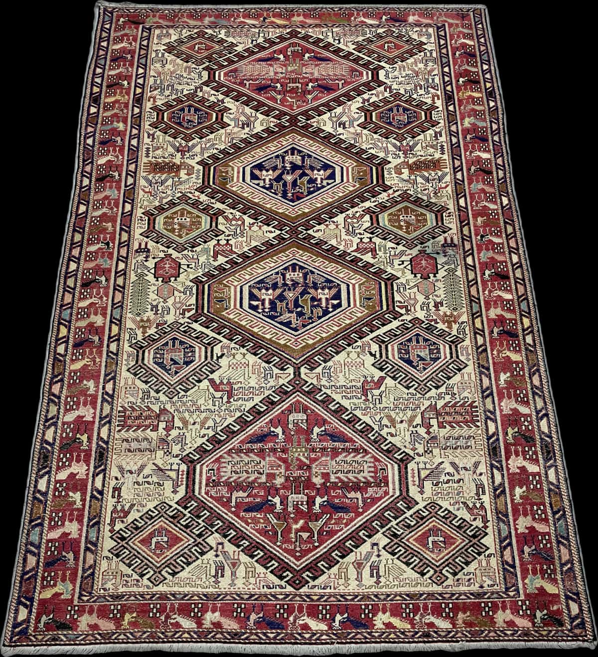 Persian rug in dimensions 186 centimeters length by 123 centimeters width with mainly beige and red colors — Perspective