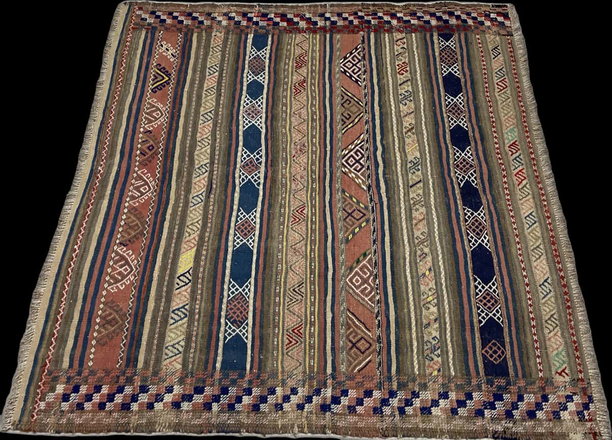 Persian rug of Sumak style in dimensions 153 centimeters length by 147 centimeters width with mainly blue and yellow colors — Perspective