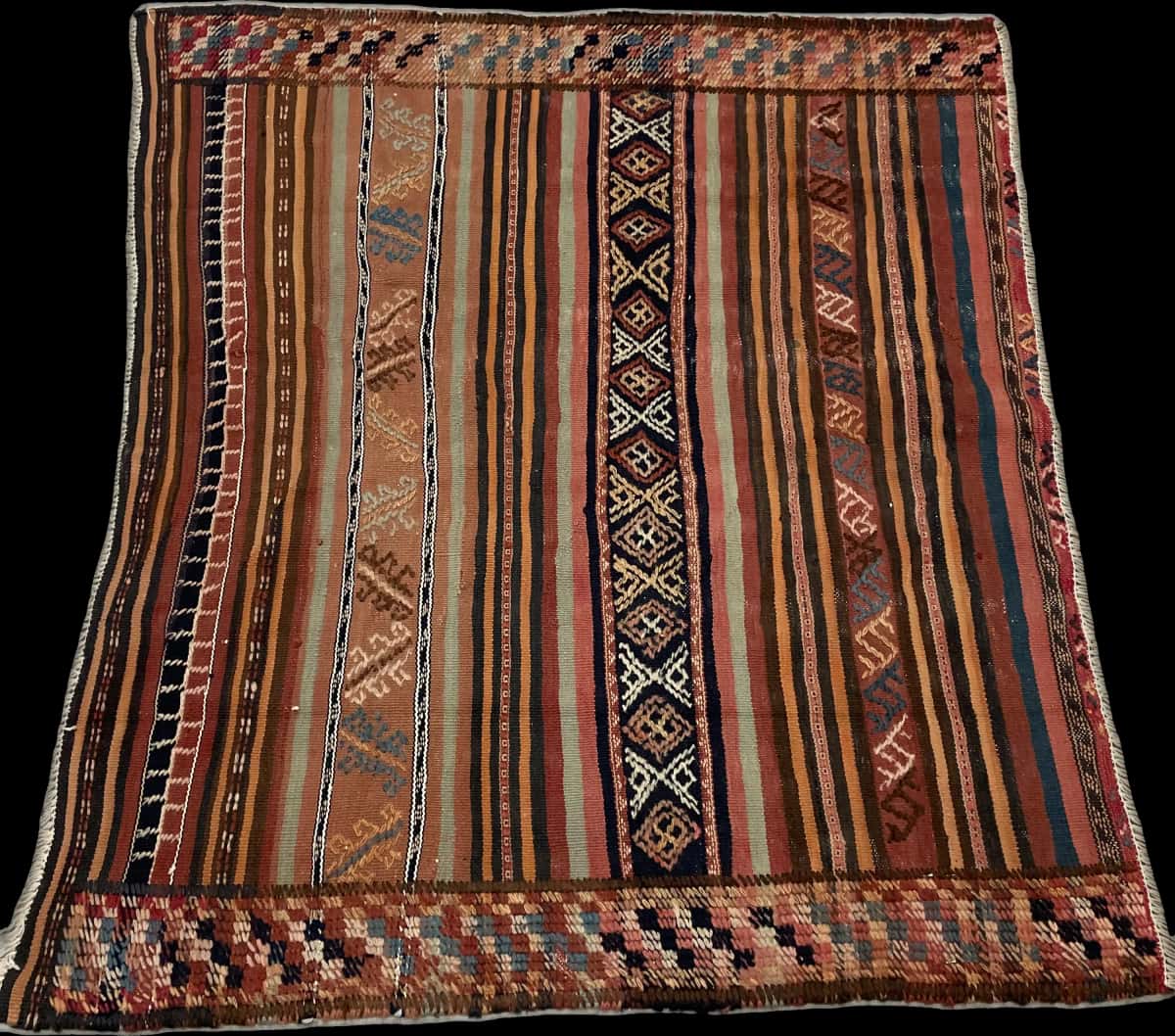 Persian rug of Sumak style in dimensions 128 centimeters length by 113 centimeters width with mainly brown and red colors — Perspective