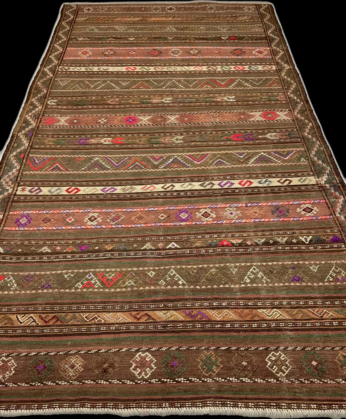 Persian rug of Sumak style in dimensions 260 centimeters length by 145 centimeters width with mainly brown and green colors — Perspective